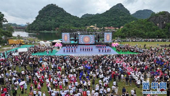 2026年普者黑花脸文化系列活动启动仪式现场（7月18日摄）。新华网发（丘北县融媒体中心 供图）