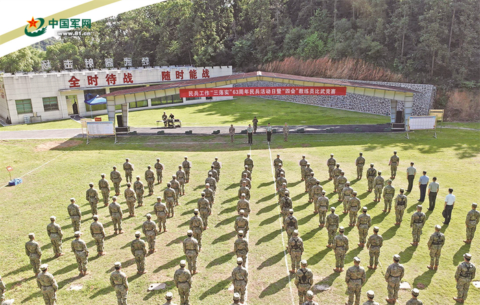 　　株洲市民兵训练基地内，株洲军分区组织“四会”教练员比武竞赛。陈思 摄