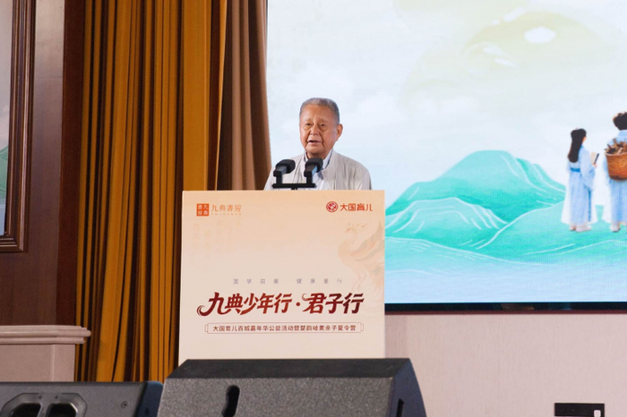【配图:徐荣谦教授现场致辞。主办方供图】