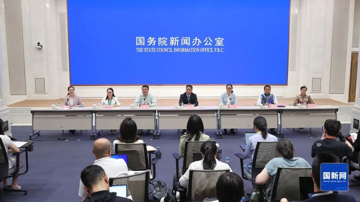 中外记者见面会现场。
