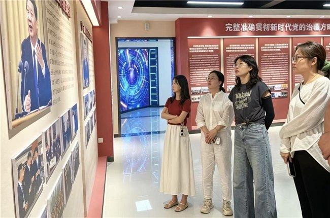 研修班学员参观兵团兴新职业技术学院马克思主义学院实践教学基地。候亚琴 供图