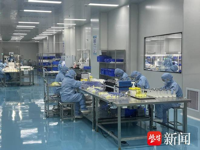 生物医学实验室 薄云峰 摄