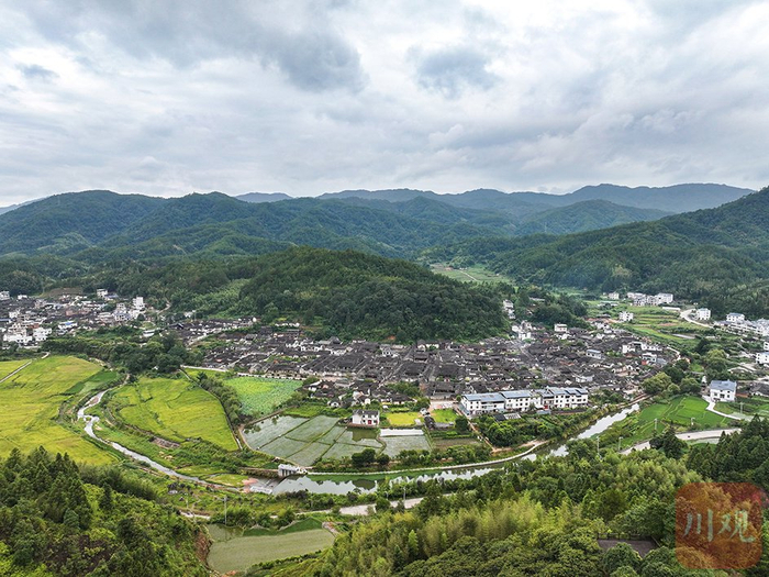 深藏闽赣交界深山中的培田古村。