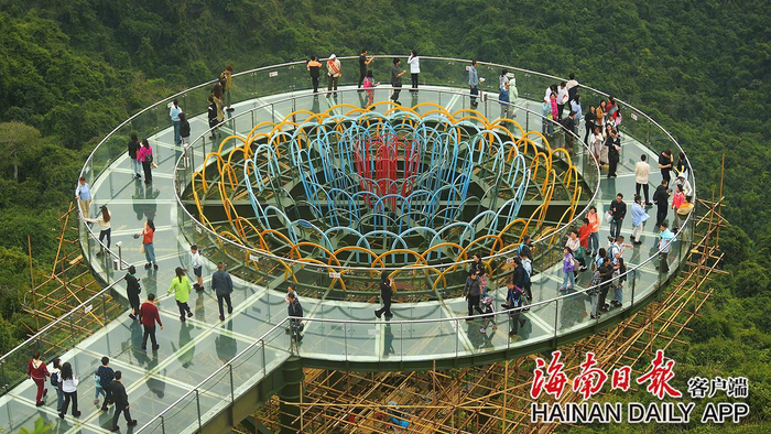 ​三亚亚龙湾景区。海南日报通讯员黄庆优 摄