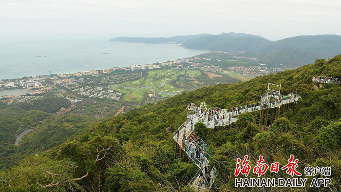 ​三亚亚龙湾景区。海南日报通讯员黄庆优 摄