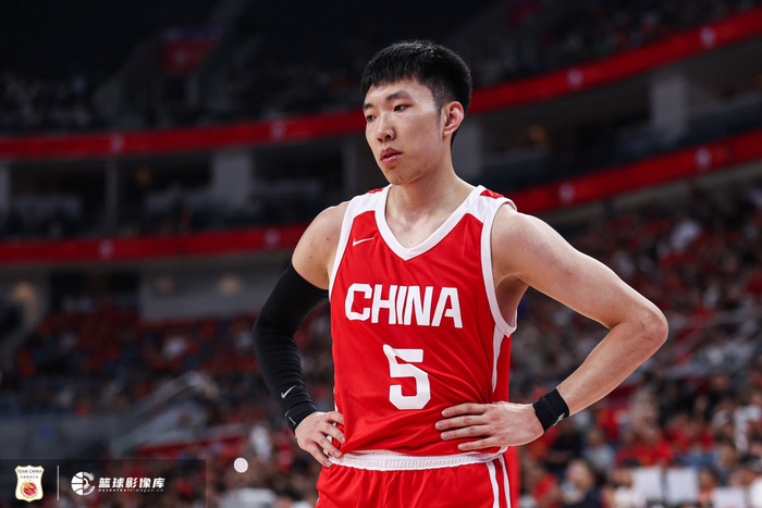 冲锋陷阵！廖三宁半场7中6砍最高13分 罚球2中1