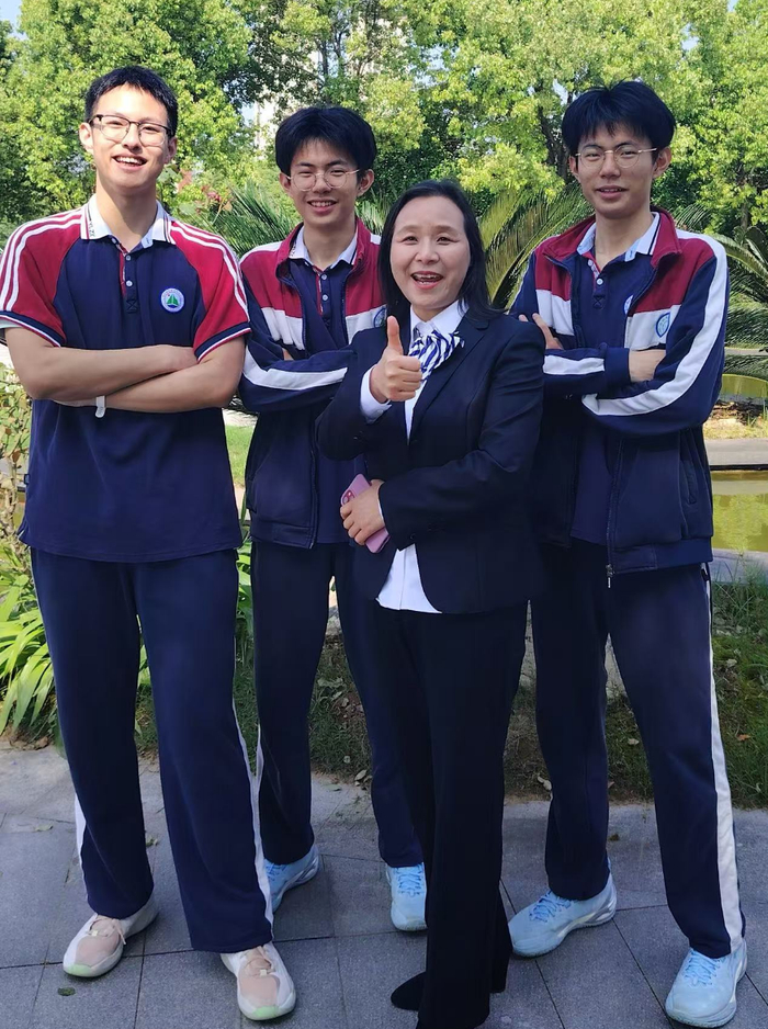 熊一诺（中间），熊一鸣（右一）