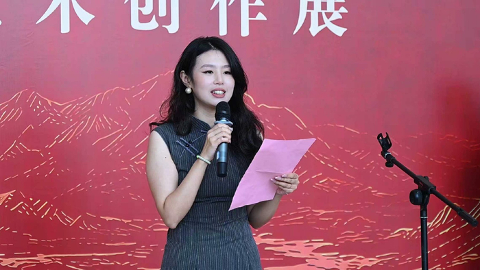 本次展览总策划、红韵插图创研团队负责人纪悦琪发言