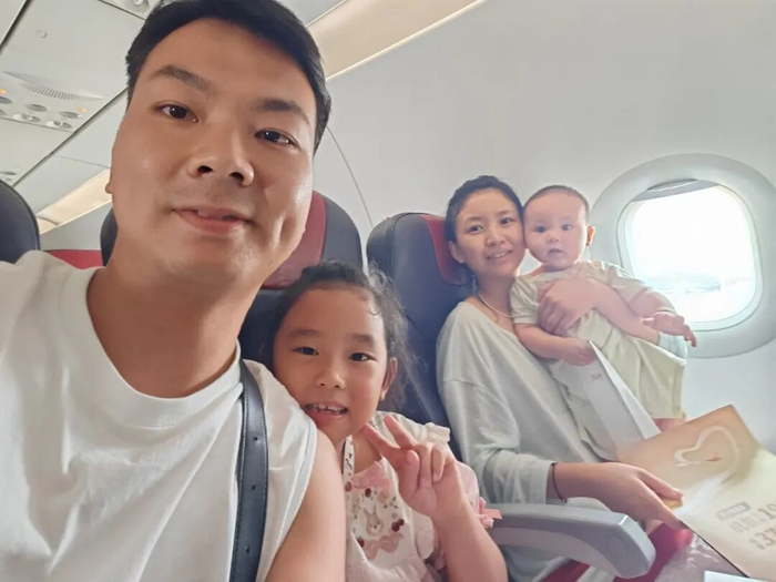 陈先生一家人合影。图/受访者供图