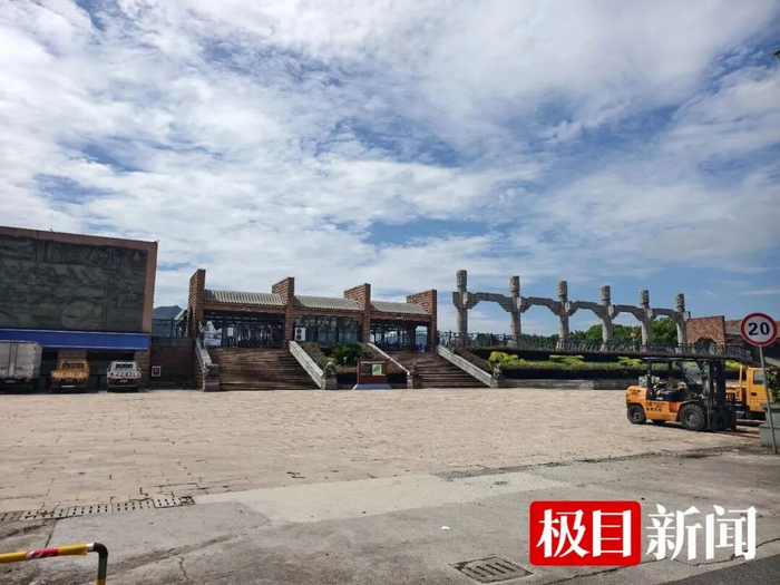 横店的华夏文化园外（极目新闻记者 刘琴 摄）