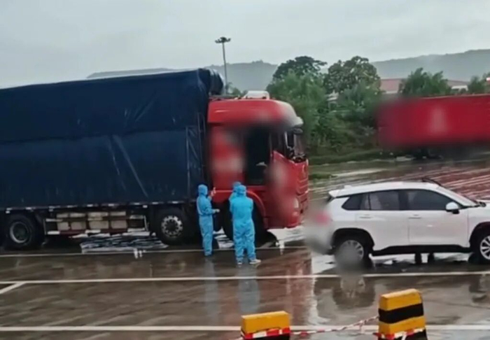 车辆正进行消杀清理（受访者 供图）