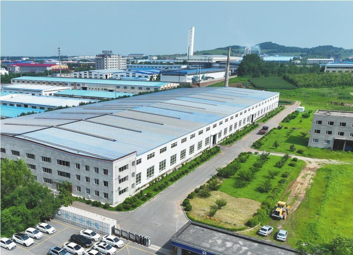     俯瞰辽宁优力安机电设备有限公司厂区。 杨洋 摄