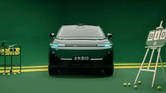 零跑B10汽车/图源：@零跑汽车