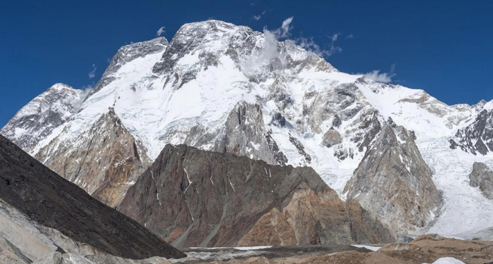 巴基斯坦雪崩第三具遺體確認係美國女登山者，無人機發現其他人員跡象，狀況未明
