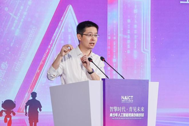 宇树科技创始人、CEO王兴兴鼓励青少年接触前沿科技。袁婧 摄