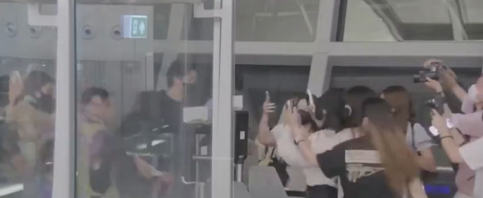 泰国机场混乱事件：粉丝失序行为引发的安全关注