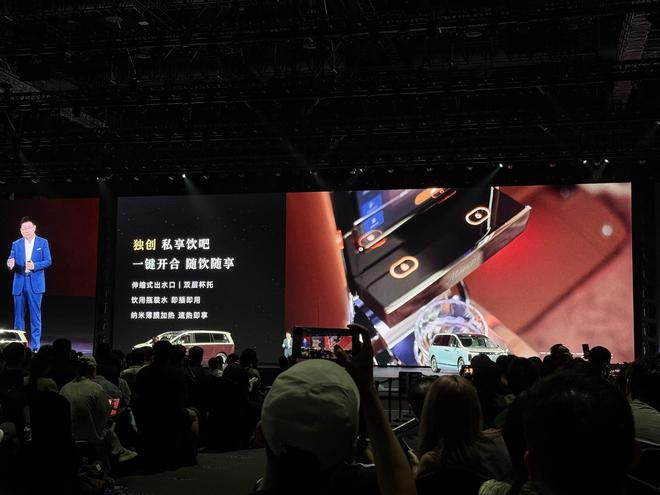 ▲尊界V800后排水吧