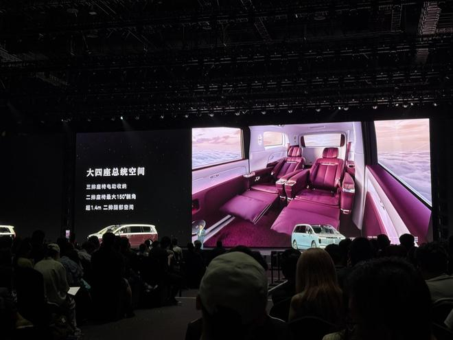 ▲尊界V800二排零重力座椅