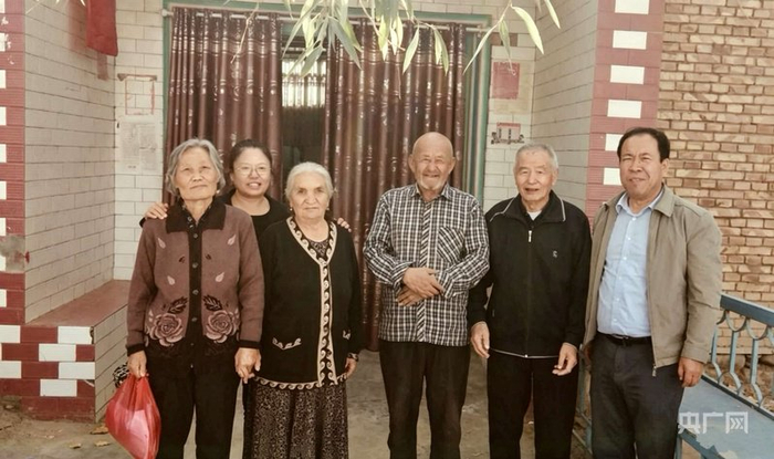 两家的情谊整整延续了六十年 （央广网发 受访者供图）