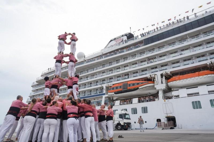 图：加泰罗尼亚传统叠人塔（Castells）表演呈现欧洲地道文化魅力