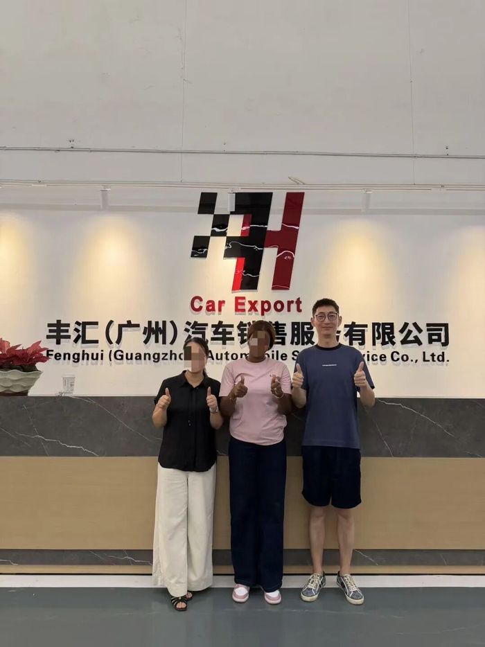 陈景和在尼日利亚开了第一家二手车门店。