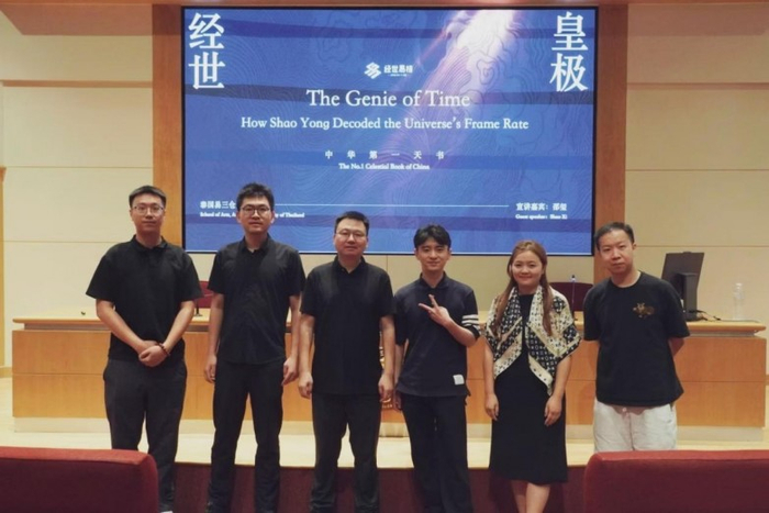 图7 经世易格访问团成员合影。