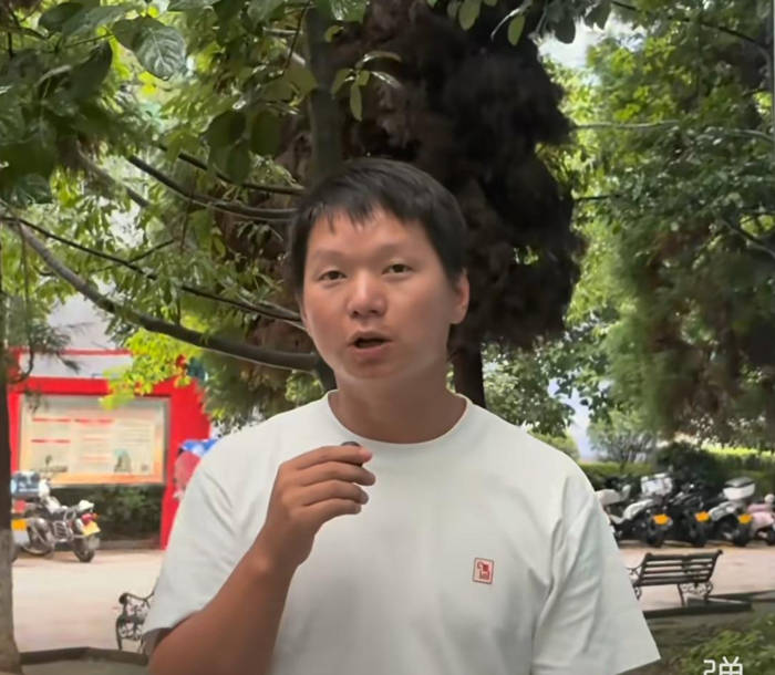 文先生介绍儿子获救的情况 截图文先生视频