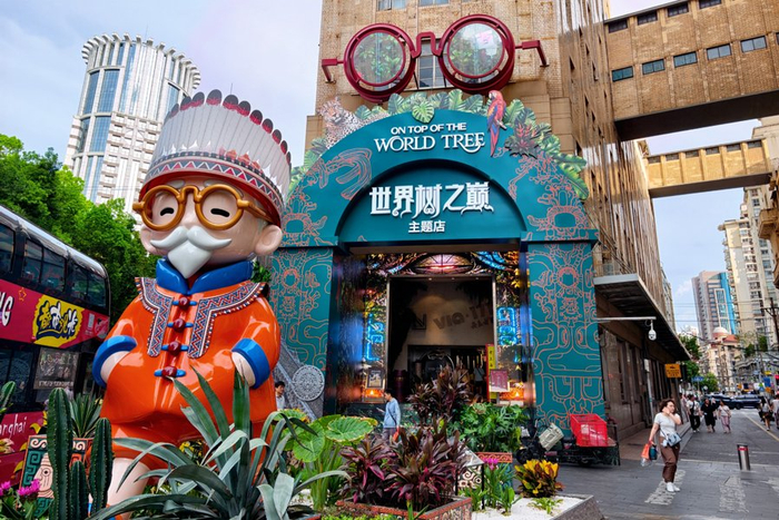 “百联·世界树之巅”主题店。杨爱博 摄