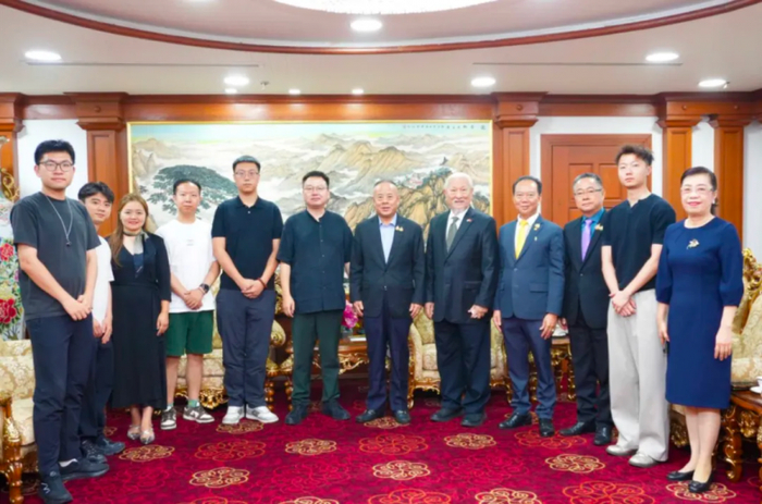 图5 经世易格访问团与泰国中华总商会代表合影。