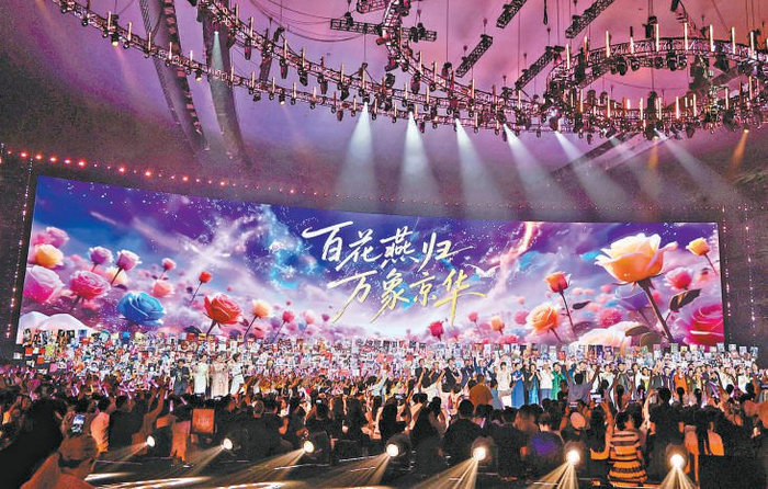 昨晚，第38届大众电影百花奖颁奖典礼暨闭幕式在北京举行。本报记者 和冠欣 摄