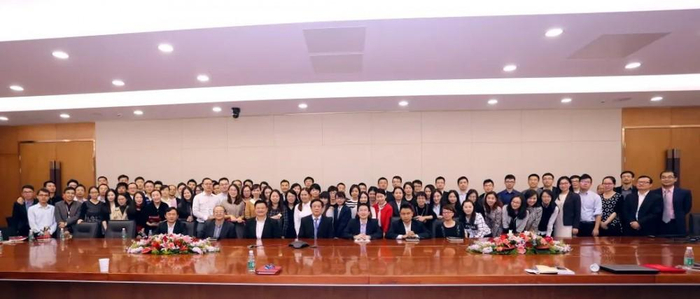 图：2015年员工大会合影