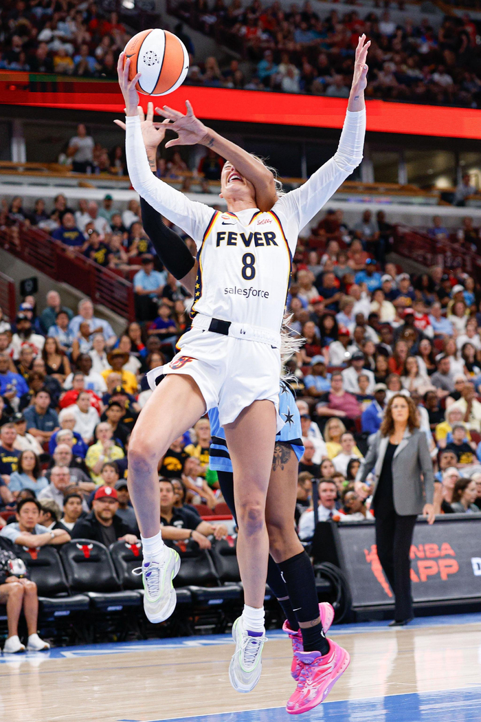 又“杀人”啦!卡林顿今日又两次击打对手面部 但都没有吃恶犯|WNBA|凯德-坎宁安|坎宁安|金州|更衣室_手机新浪网