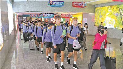 　　哈尔滨队抵达鸡西。　　本报记者 韩伟摄