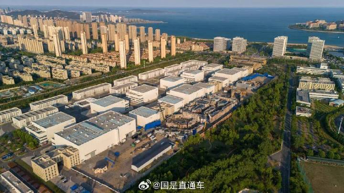 图为东方影都影视产业园全景，“龙餐馆”及其所处小镇的场景在此室外搭建。新华社发