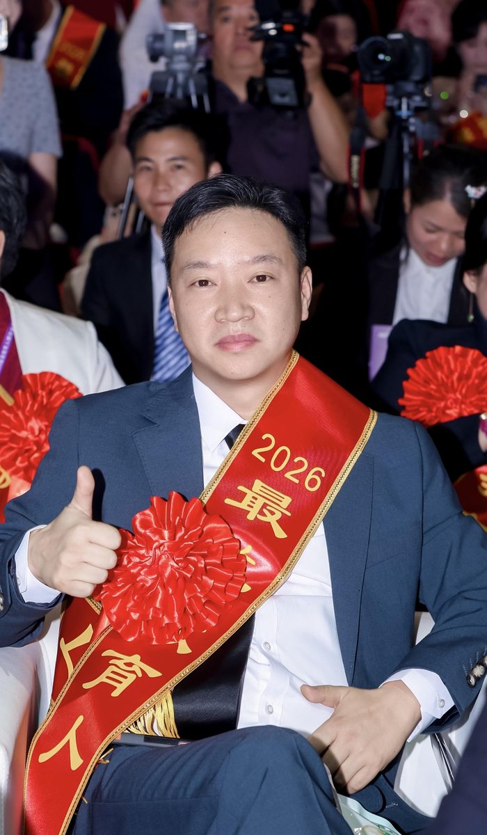 （上图为：张跃波教授）