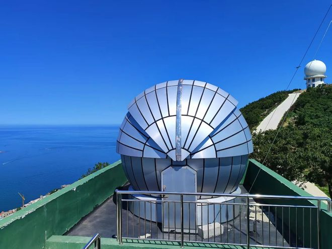 卫星激光地面站 | 图片来源：太空字节