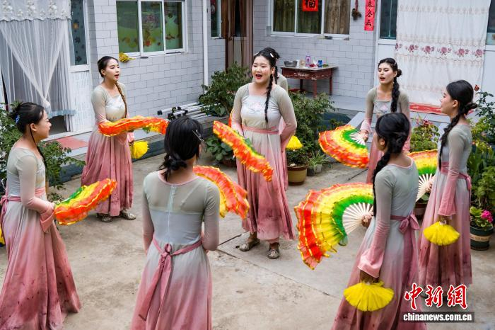 (寻味中华|节令)祈愿“生活之巧” 西和乞巧节歌声传千年|甘肃省|西和县|七夕节|陇南市|娘娘_手机新浪网