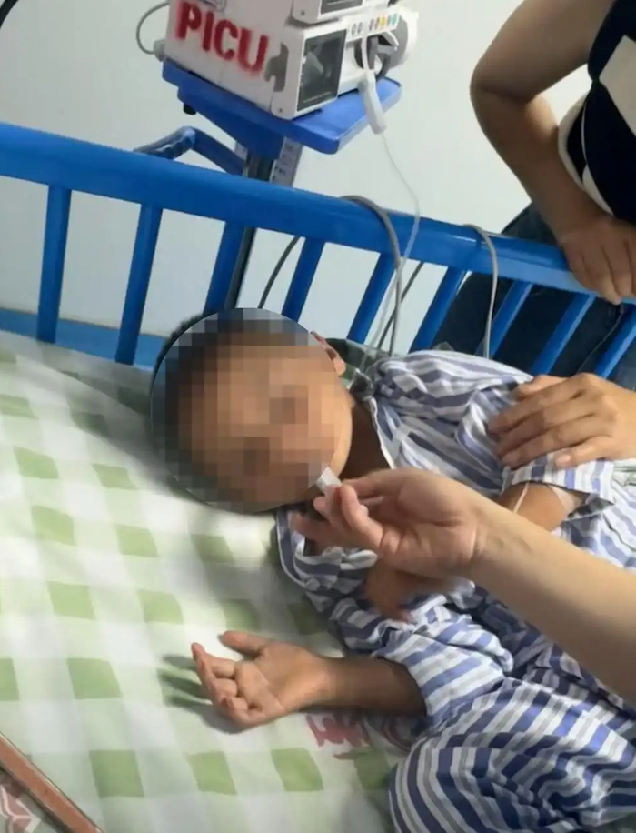 ▲文浩在医院治疗