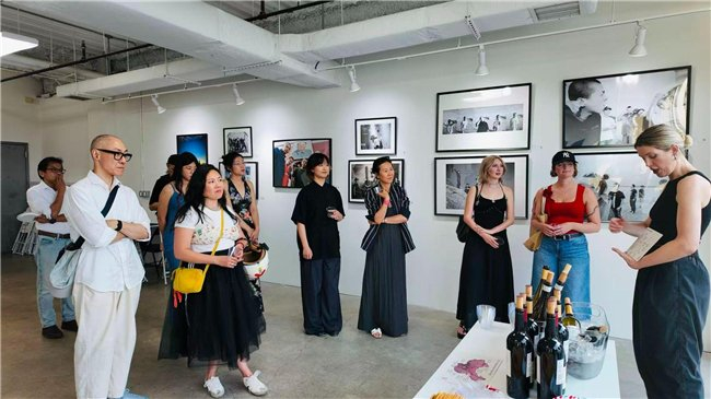 从一场展览到一个文化现场：FUCEAN《Wild East》纽约圆满收官|艺术家|策展人|创作者|视觉|葡萄酒_手机新浪网