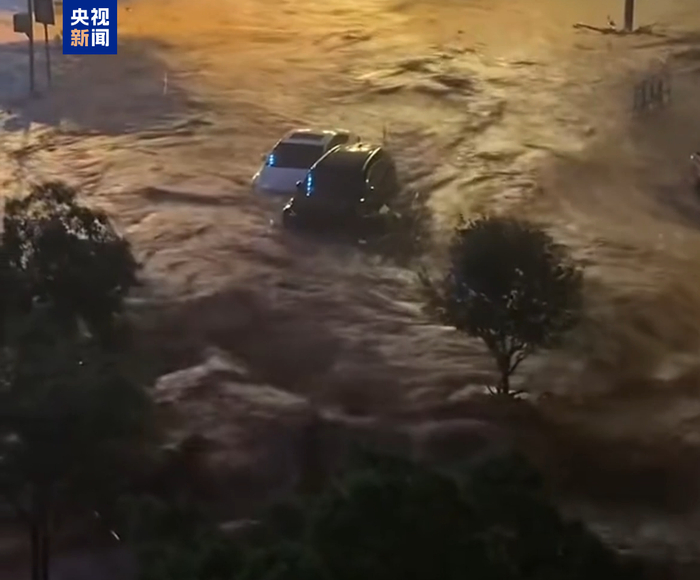四川乐山市马边县突发强降雨引发山洪 救援工作紧急展开