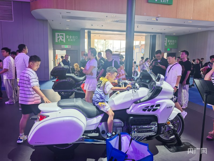 车展现场(央广网记者 昌思荣 摄)