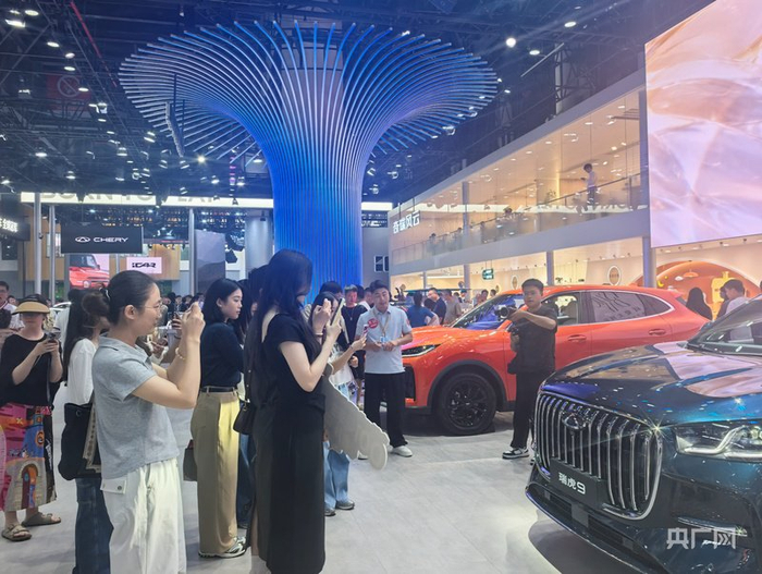 车展现场(央广网记者 昌思荣 摄)