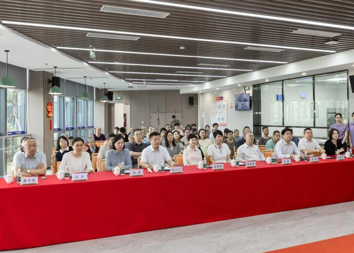 领导致辞，绘就医养蓝图