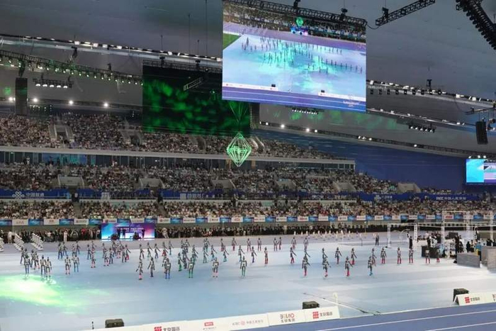 8月22日晚，第二届世界人形机器人运动会开幕式在国家速滑馆举行。图源：北京日报客户端