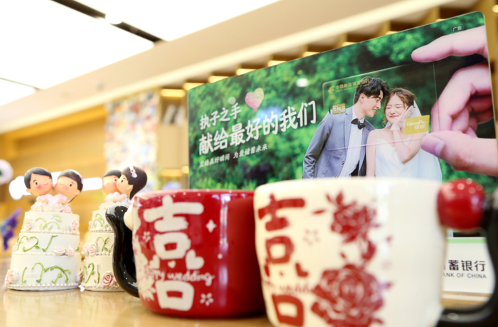锐评丨从大厅到人间，婚姻登记“出圈”之后当有余温