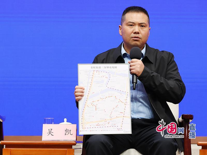 ▲江苏省南京市秦淮区秦虹街道应急执法中队中队长吴凯。刘桢珂 摄