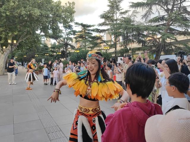 “玉米神上班班”美洲主题夜市 钟菡 摄