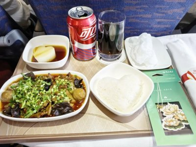 小冰下单的川航付费飞机餐。小冰供图
