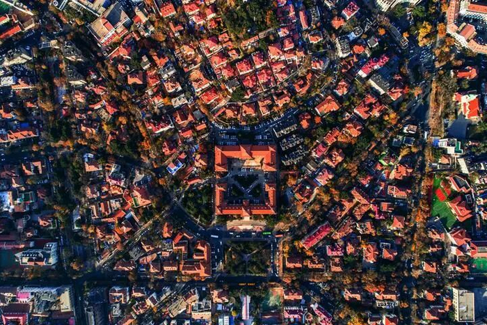 图为青岛中山路一带老城区。（受访单位供图）