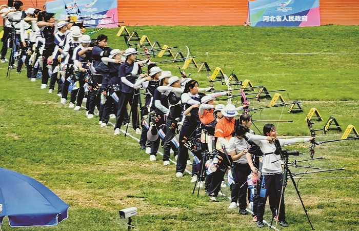     图为射箭比赛现场。张曦 杨文进 摄